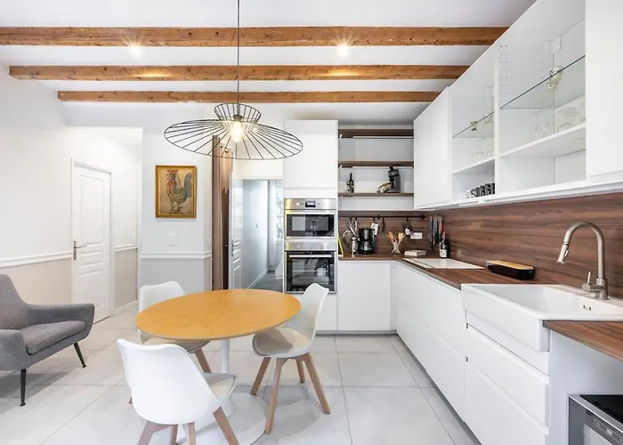 Townhouse Near Port & Old Town Antibes