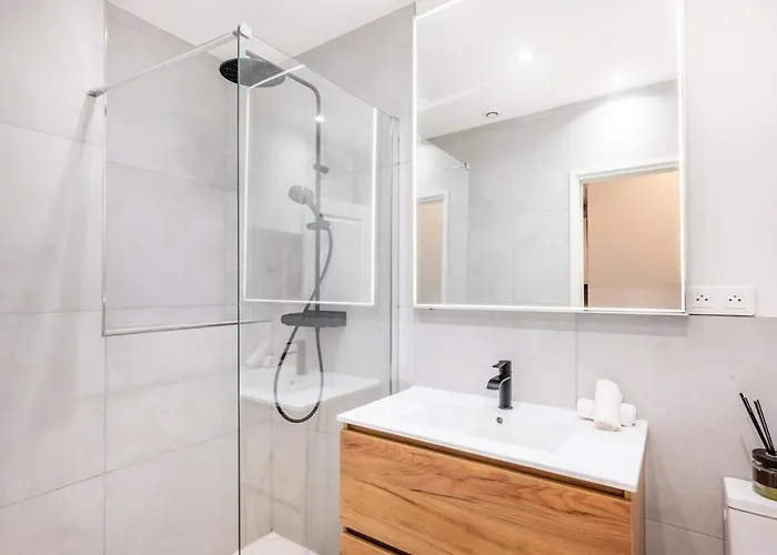 Townhouse Near Port & Old Town Apartman